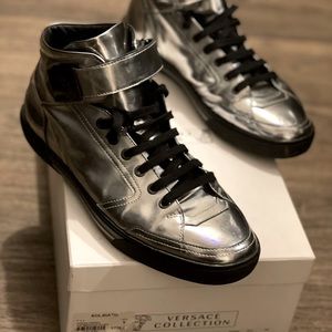 Medusa Insignia Leather Versace Collection